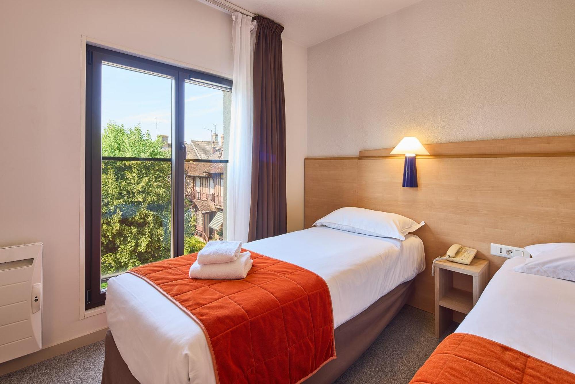 Hotel Saint Laurent Nogent-sur-Seine Exterior photo